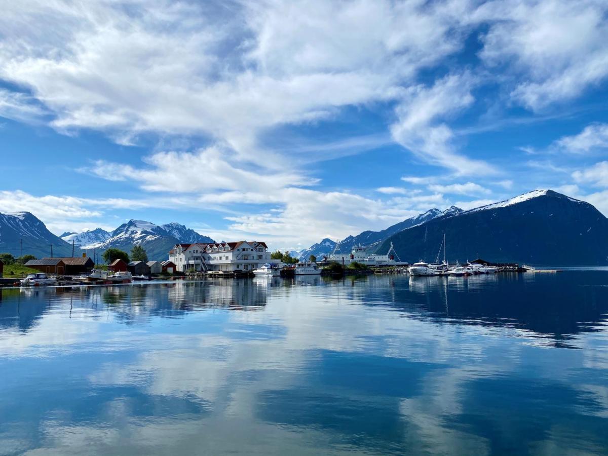 Sunde Fjord Hotel, Free And Easy Parking Solavagen エクステリア 写真