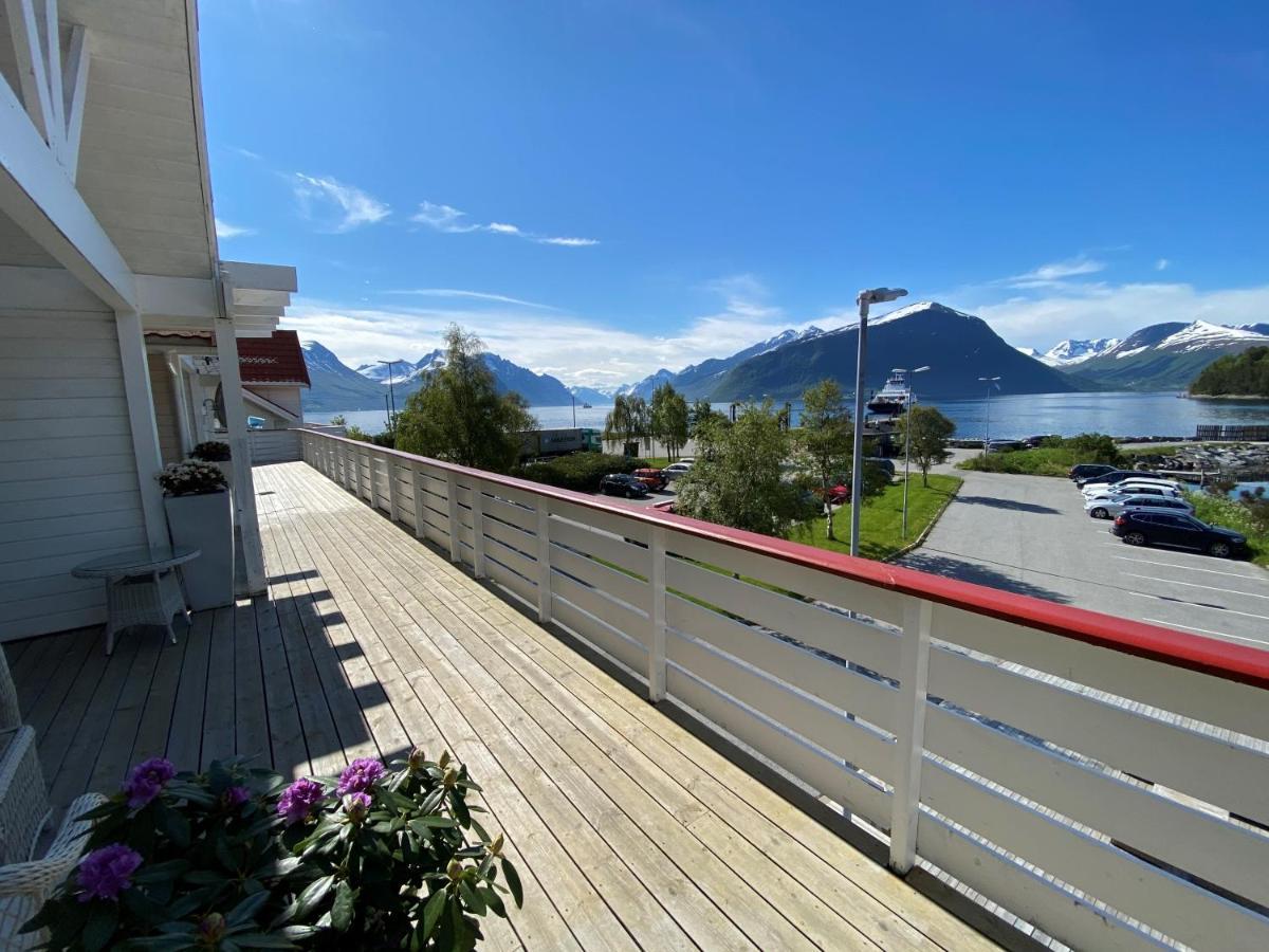 Sunde Fjord Hotel, Free And Easy Parking Solavagen エクステリア 写真