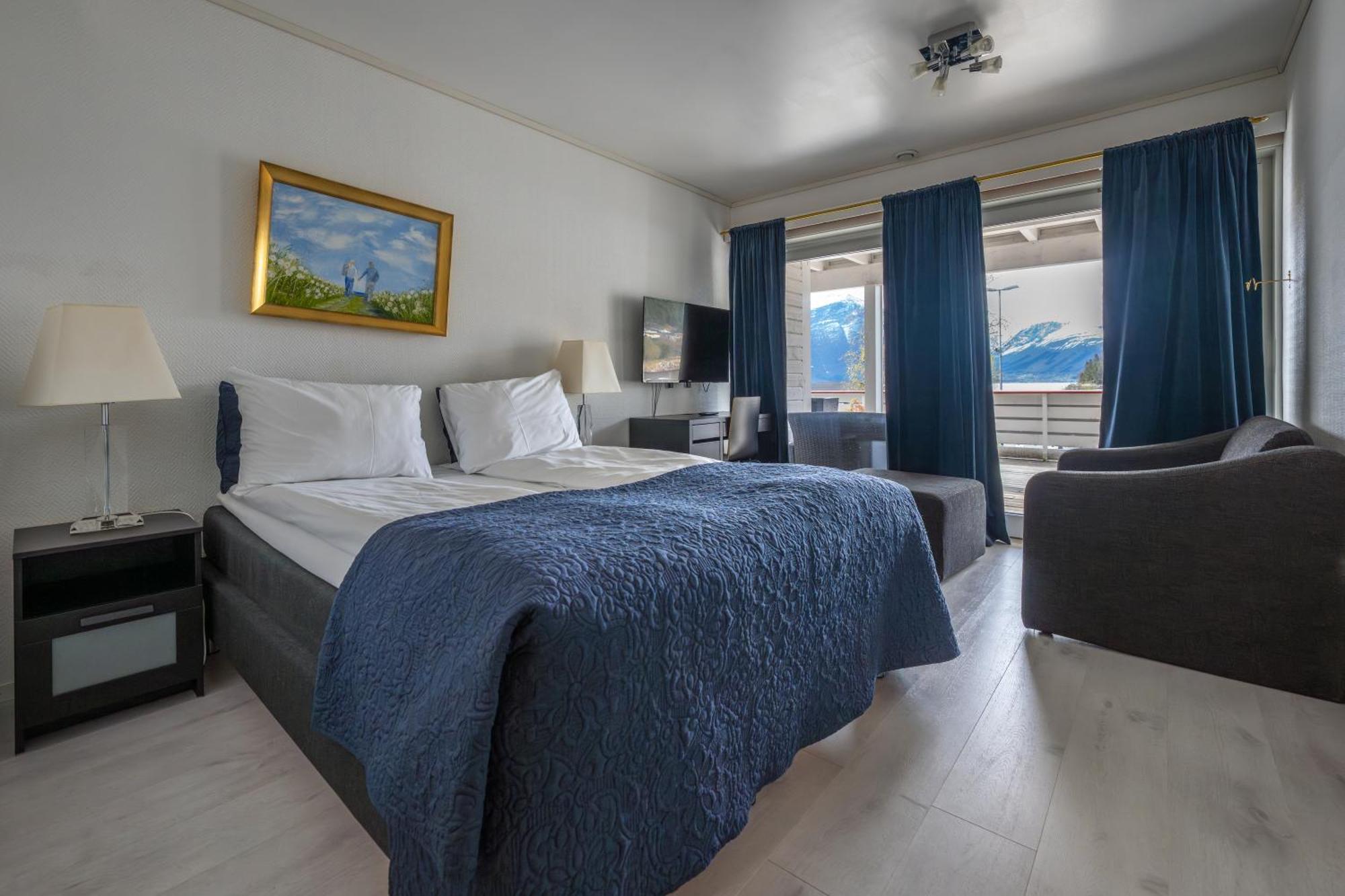 Sunde Fjord Hotel, Free And Easy Parking Solavagen エクステリア 写真