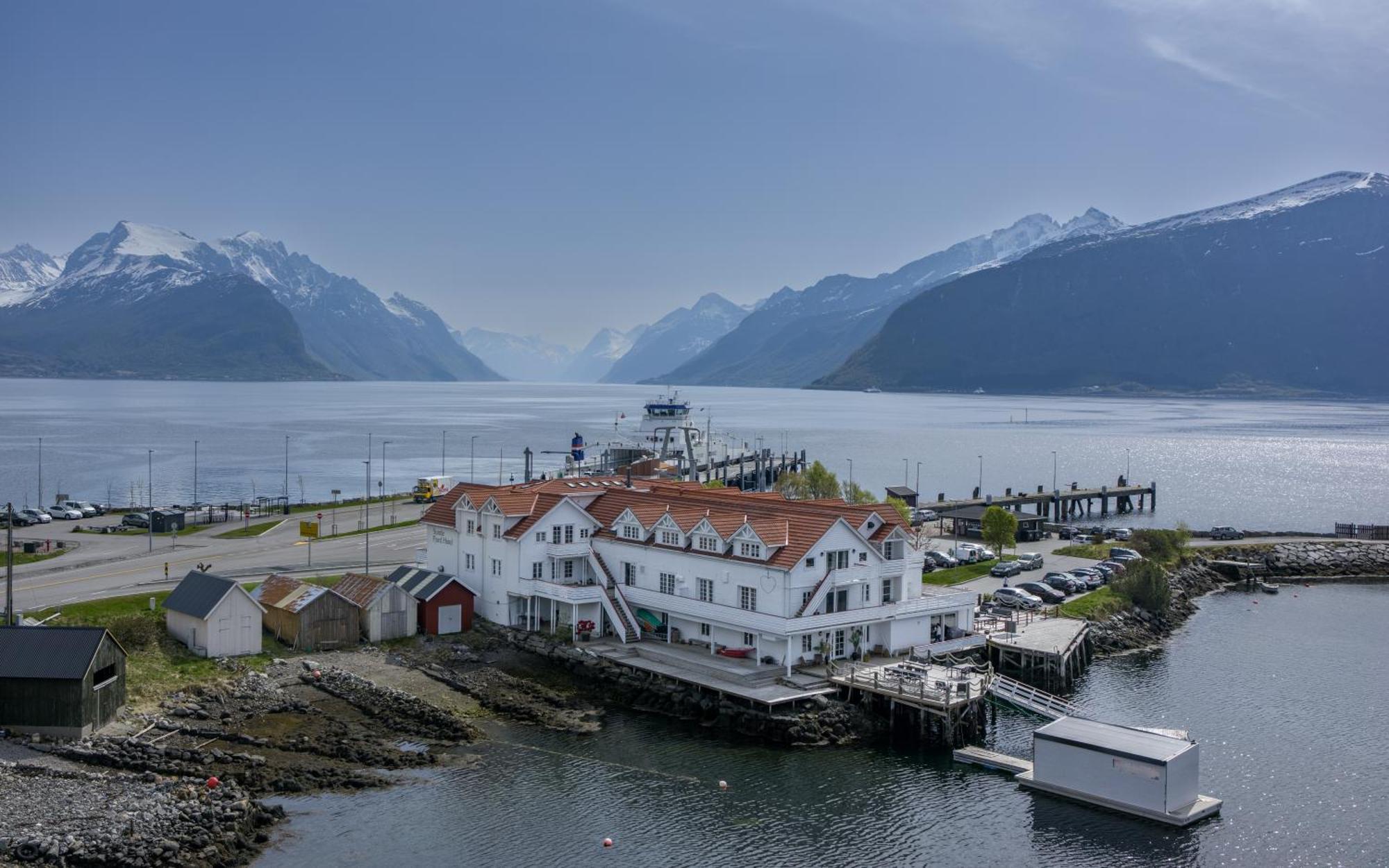 Sunde Fjord Hotel, Free And Easy Parking Solavagen エクステリア 写真