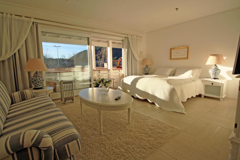 Sunde Fjord Hotel, Free And Easy Parking Solavagen エクステリア 写真